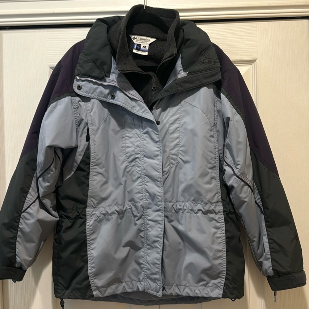 Columbia Jacket- Women’s Size Medium. Inside fleece. Like new. Purple tones.